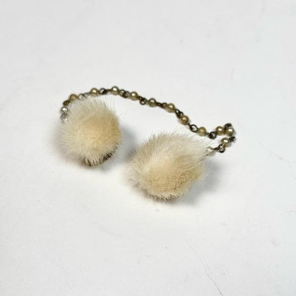 Vintage Cardigan Clip - Picture 3 of 3